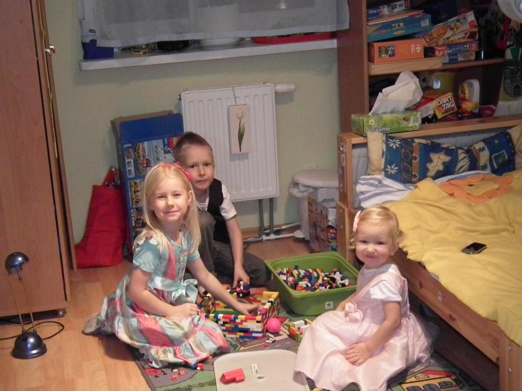 Cicho, udawajmy, że grzecznie się bawimy!