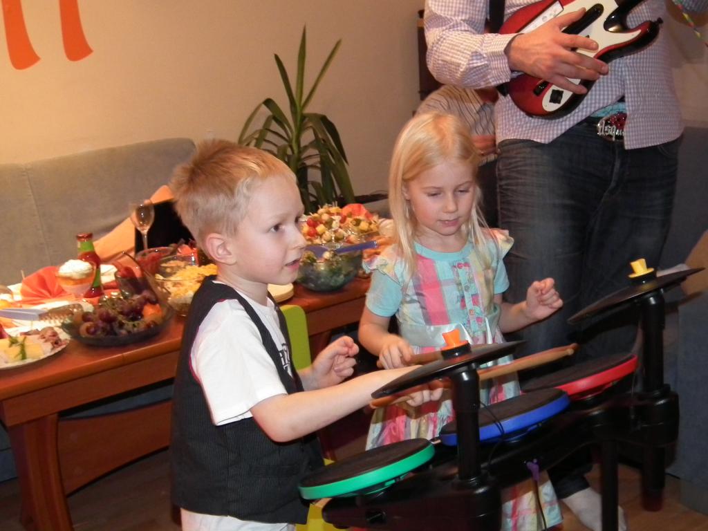 Choć raz pozwalają nam tłuc w talerze do woli!