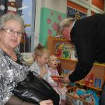 Dziadek dokonuje szybkiego streszczenia bajki:)