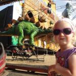 Oto jak dino całuje Kingę w głowę:)