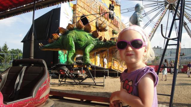 Oto jak dino całuje Kingę w głowę:)