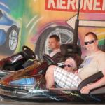 No, już prawie dosięgam do kierownicy!