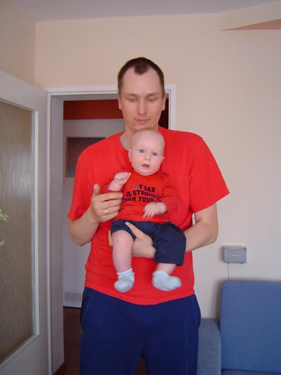 Nie, ojcze. Tej pięści nie da się powstrzymać!