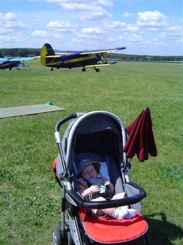 Drzemik na płycie lotniska...