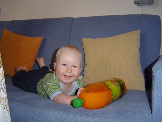 Uczę się żonglowania butelką...