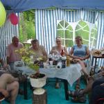 A reszta podsłuchuje....