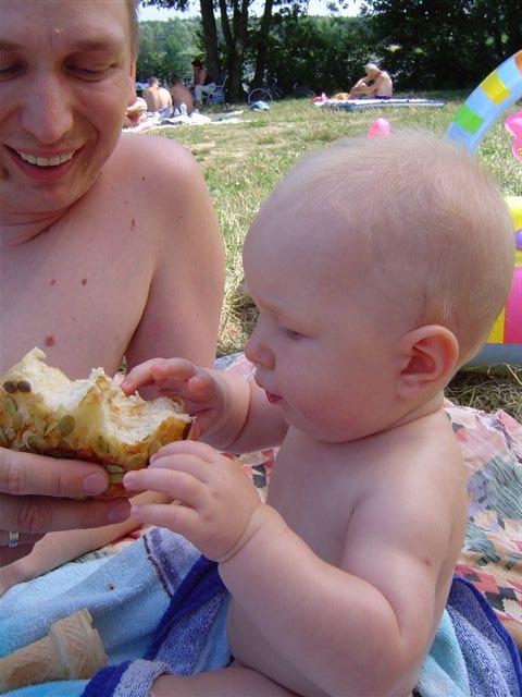 Zarządzam przeszukanie bułki:)