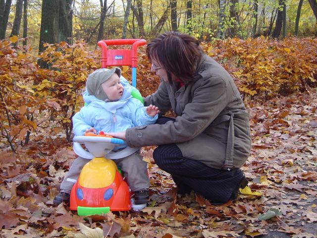 Czytanie z ruchu warg i język migowy to...