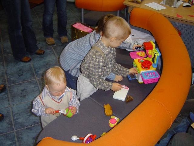 Hm, żaden z chłopaków nie chciał bawić się niczym innym jak tylko 