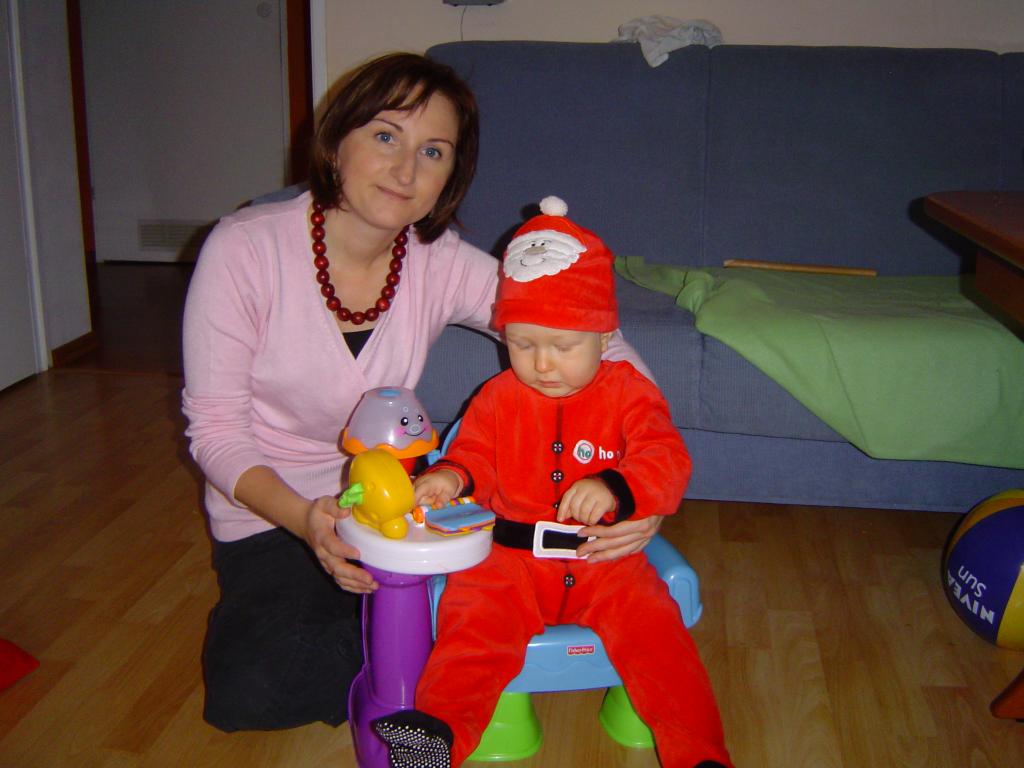 Szymkołaj z pomocnicą Elfmamą:)