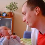 Gdyby nie ten smoczek, to bylibyśmy identyczni;)