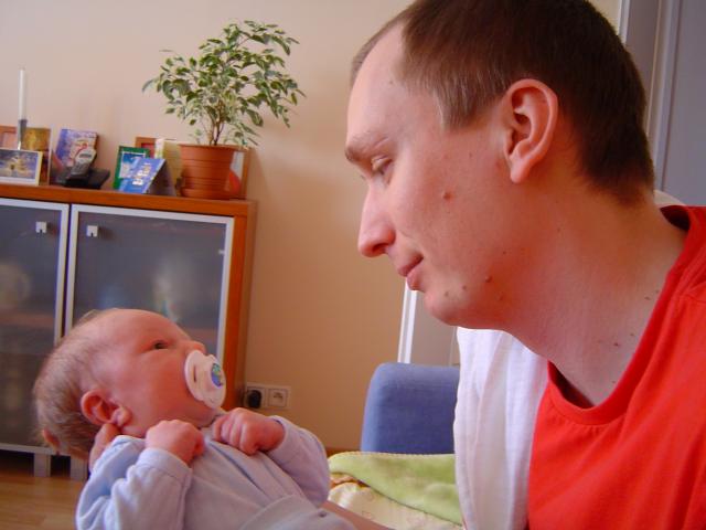 Gdyby nie ten smoczek, to bylibyśmy identyczni;)