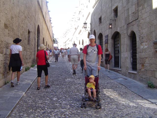 Średniowieczna uliczka w Rodos.