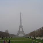 Wieża Eiffel - króluje, bo góruje.