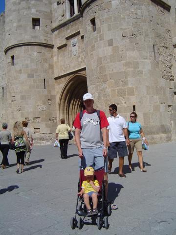 Widok na wejście do Pałacu Wielkich Mistrzów.