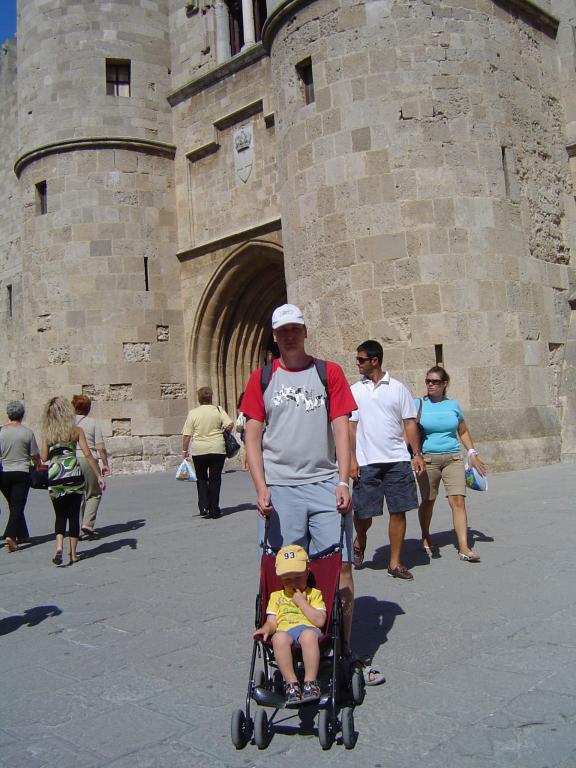 Widok na wejście do Pałacu Wielkich Mistrzów.