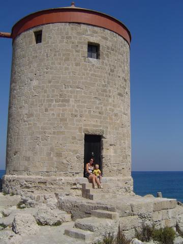 Jeden z trzech wiatraków w Porcie Mandraki...