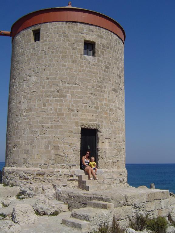 Jeden z trzech wiatraków w Porcie Mandraki...