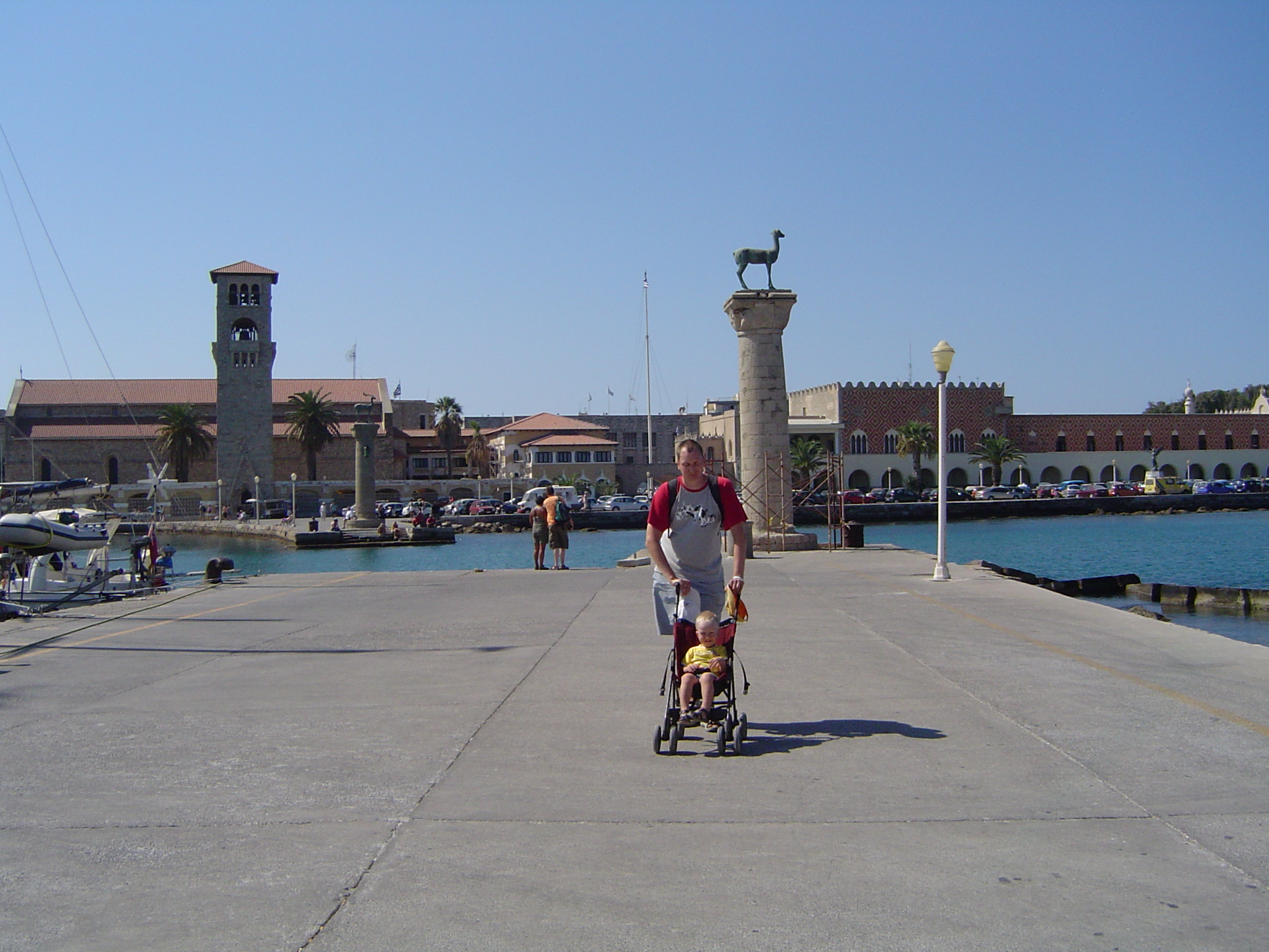 Wejście do portu Mandraki, 