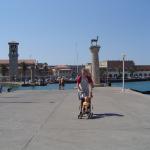 Wejście do portu Mandraki, 