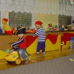 To że drugi pirat ma większy kapelusz