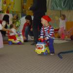 Może ta autostopowiczka da się podwieźć?...