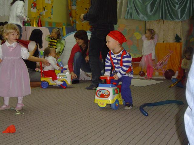 Może ta autostopowiczka da się podwieźć?...