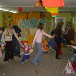 Jedzie pociąg z daleka...