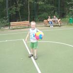 Może krzywe nogi mam, ale w kosza świetnie gram!